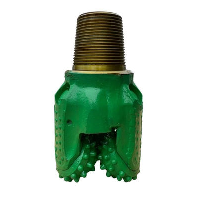 Ein Schraubschlauch mit einer Breite von 15 cm