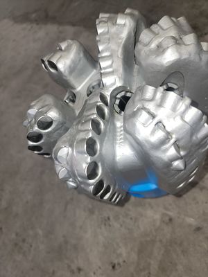 8 1/2′′ Diameter S616 with 4 1/2′′ API PDC Drill Bit for Rock Drilling